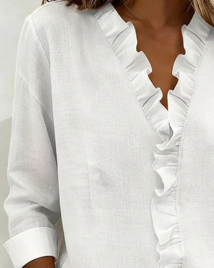 Clara Blusa con escote en V y volantes delicados