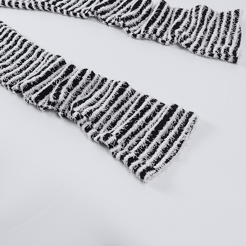 Pantalones peludos apilados