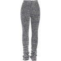 Pantalones peludos apilados