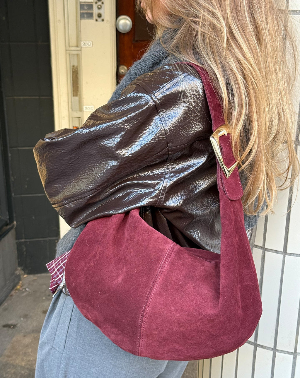 Bolso de hombro con hebilla