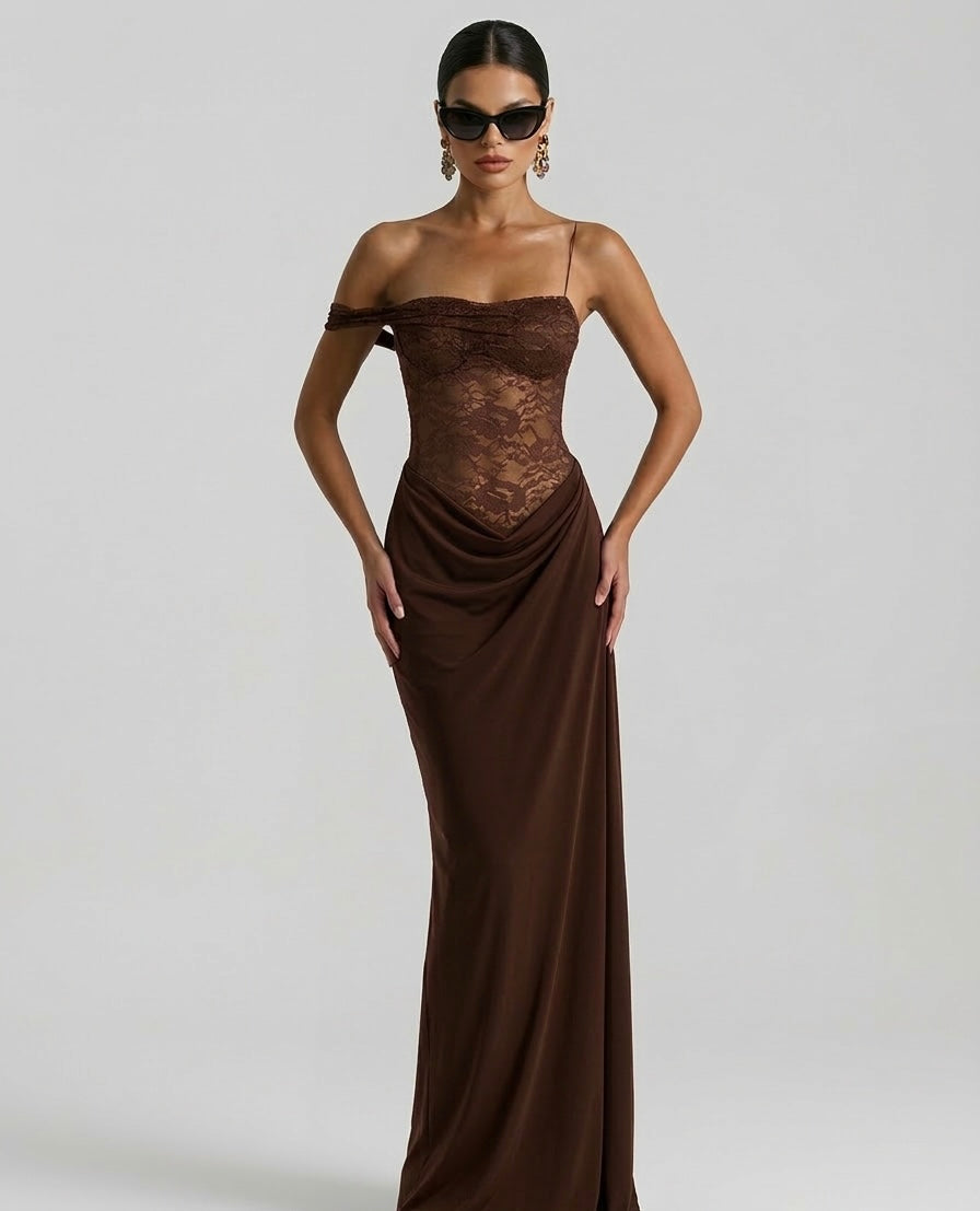 Vestido largo de encaje con un solo hombro