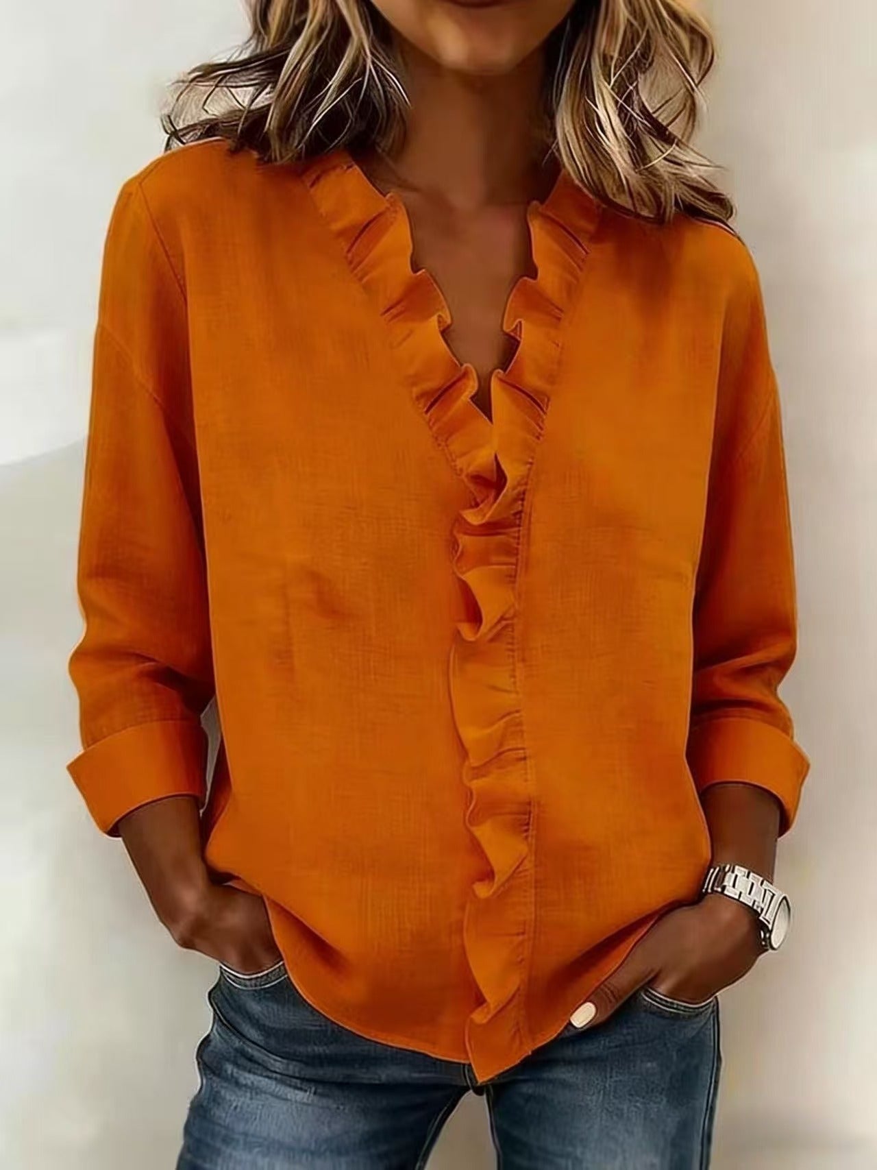 Clara Blusa con escote en V y volantes delicados
