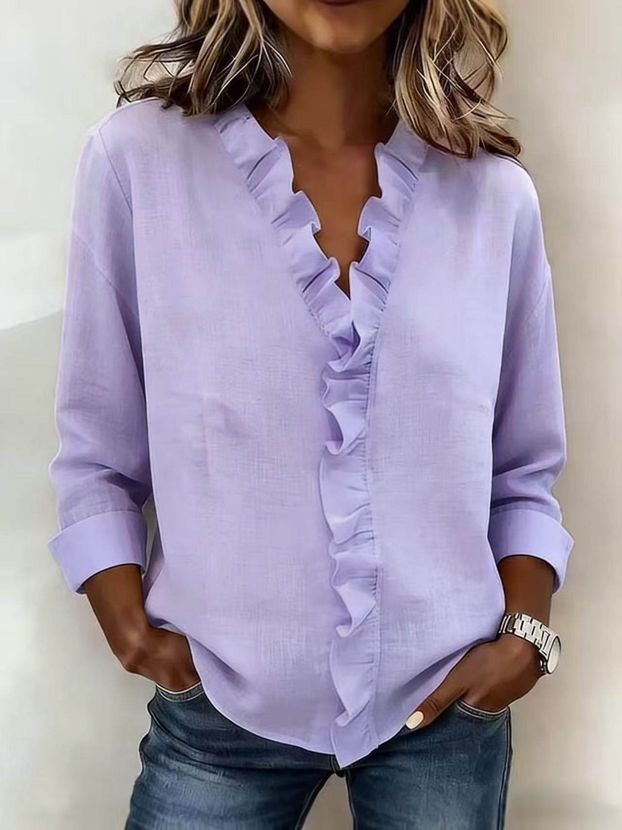 Clara Blusa con escote en V y volantes delicados