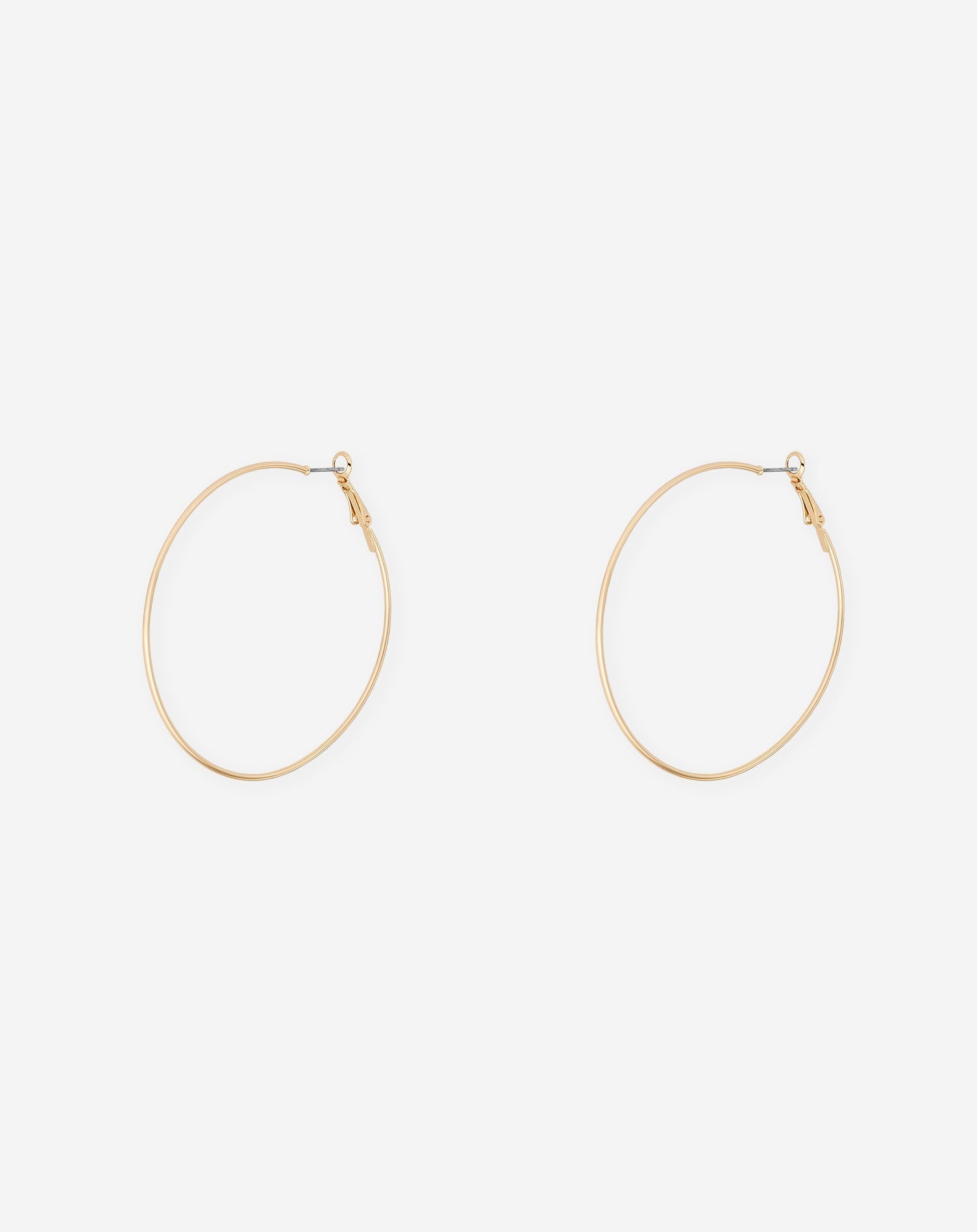 Pendientes grandes y delgados