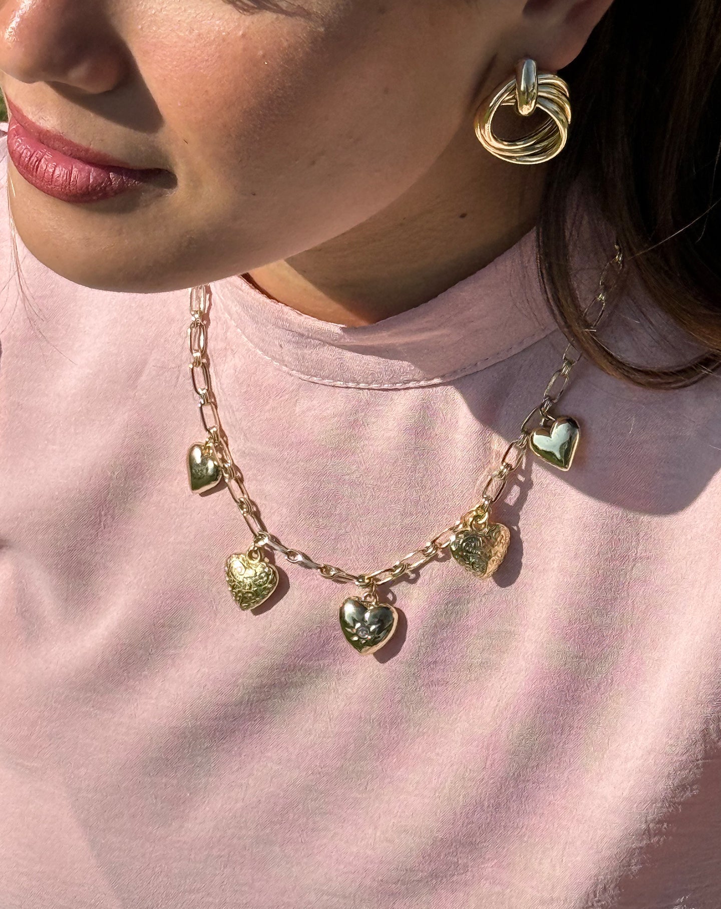 Collar con colgante en forma de corazón