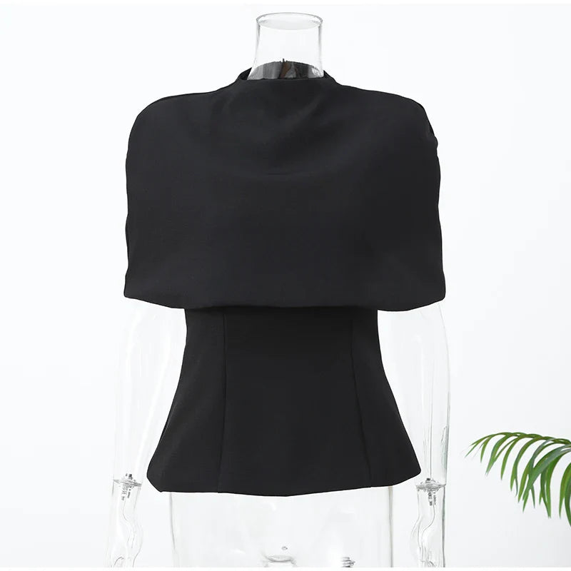 Top negro de cuello alto con capucha para mujer
