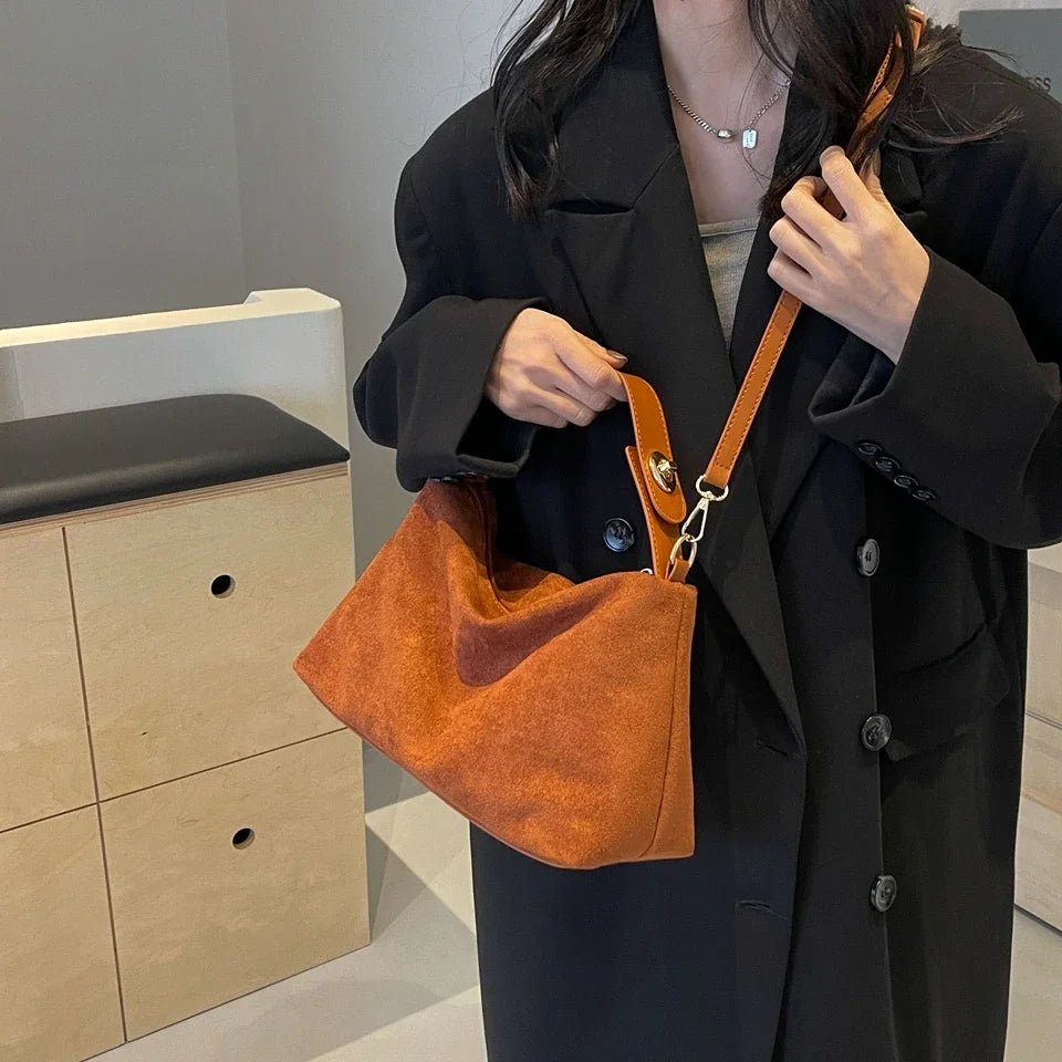 Bolso retro con textura