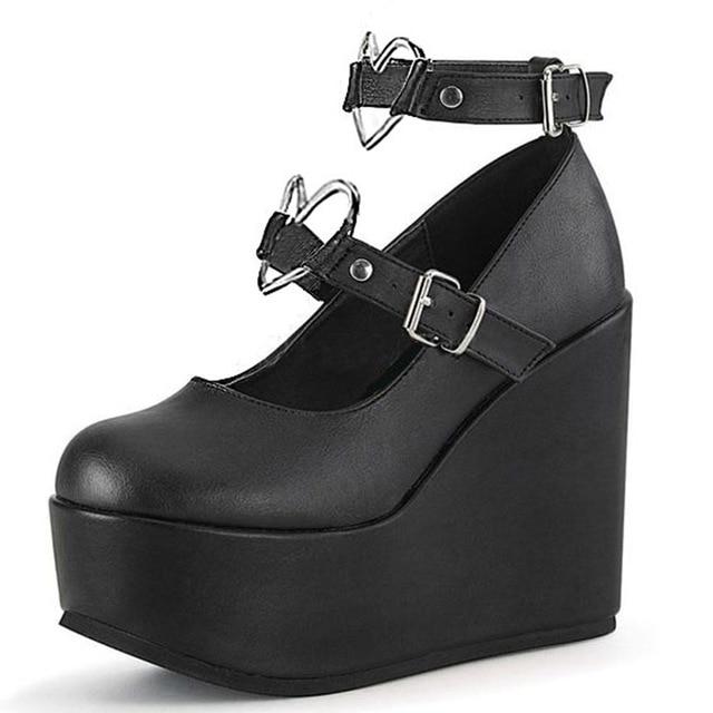 Zapatos de plataforma con corazón