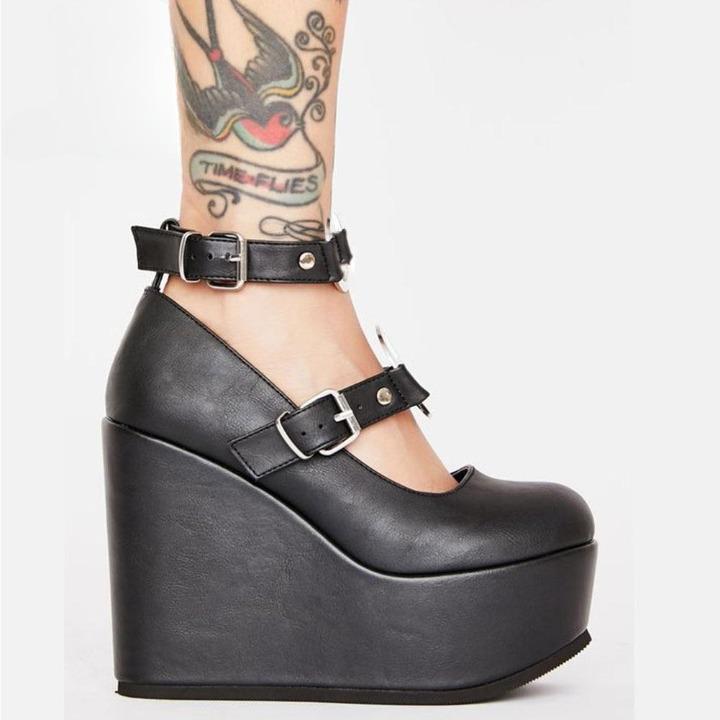 Zapatos de plataforma con corazón