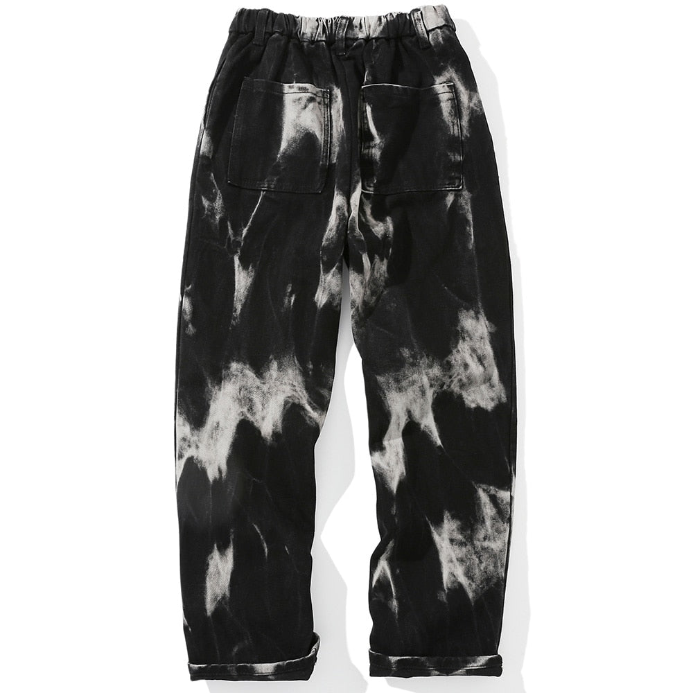 Pantalones vaqueros teñidos con la técnica Tie Dye