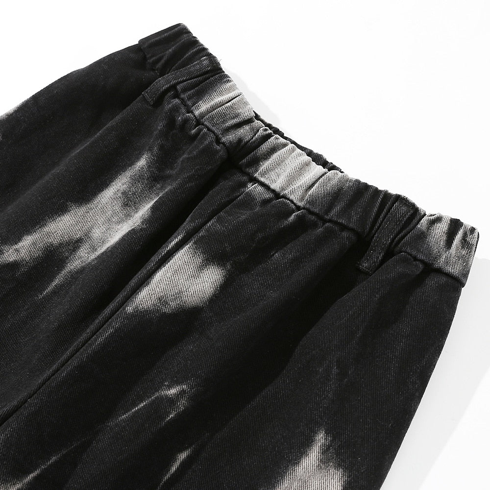 Pantalones vaqueros teñidos con la técnica Tie Dye