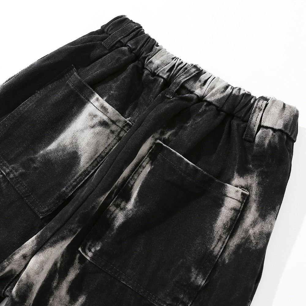Pantalones vaqueros teñidos con la técnica Tie Dye
