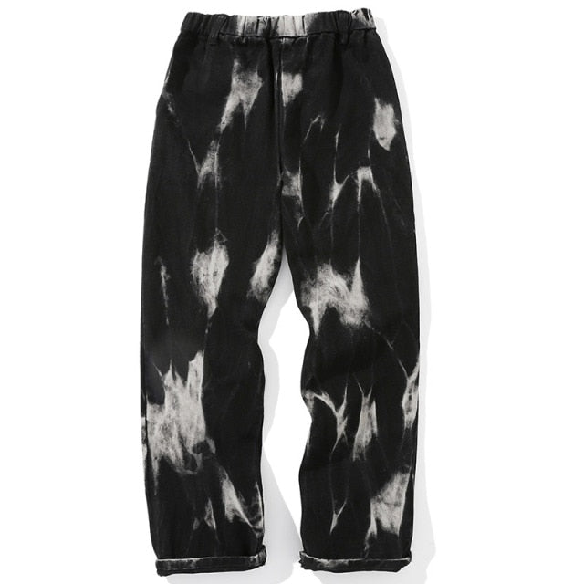 Pantalones vaqueros teñidos con la técnica Tie Dye