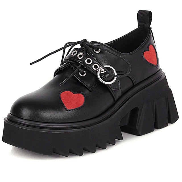 Zapatos con plataforma y corazón